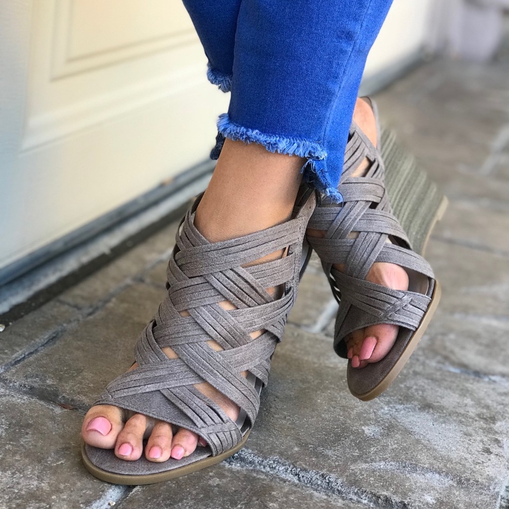 NEW Fergalicious Chic Interwoven Straps Stacked Wedge Sandal
